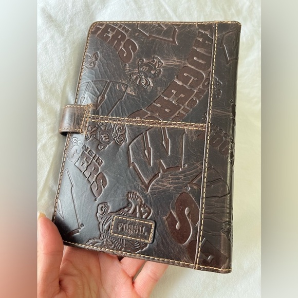 Fossil | Brown Leather Agenda Day Planner Cover | Wisconsin Badgers - Picture 2 of 8